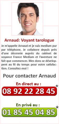 Arnaud: Voyant tarologue